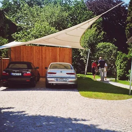 Altes Rektorenhaus 1 *